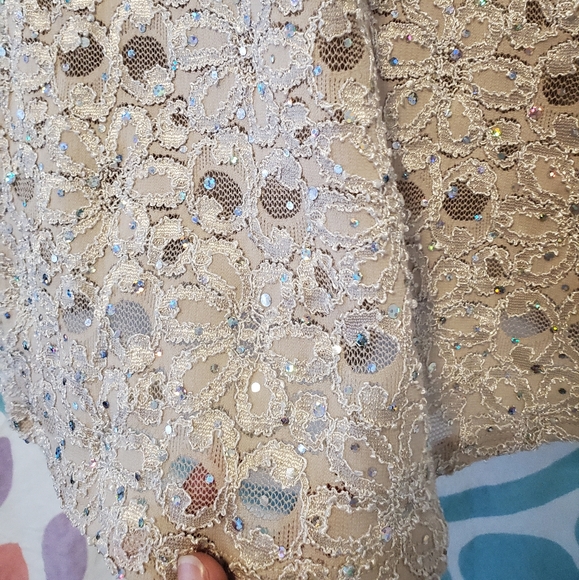 Beige Floral Lace Sequin Party Shirt with Belle Sleeves Sz. Lrg - Picture 8 of 11